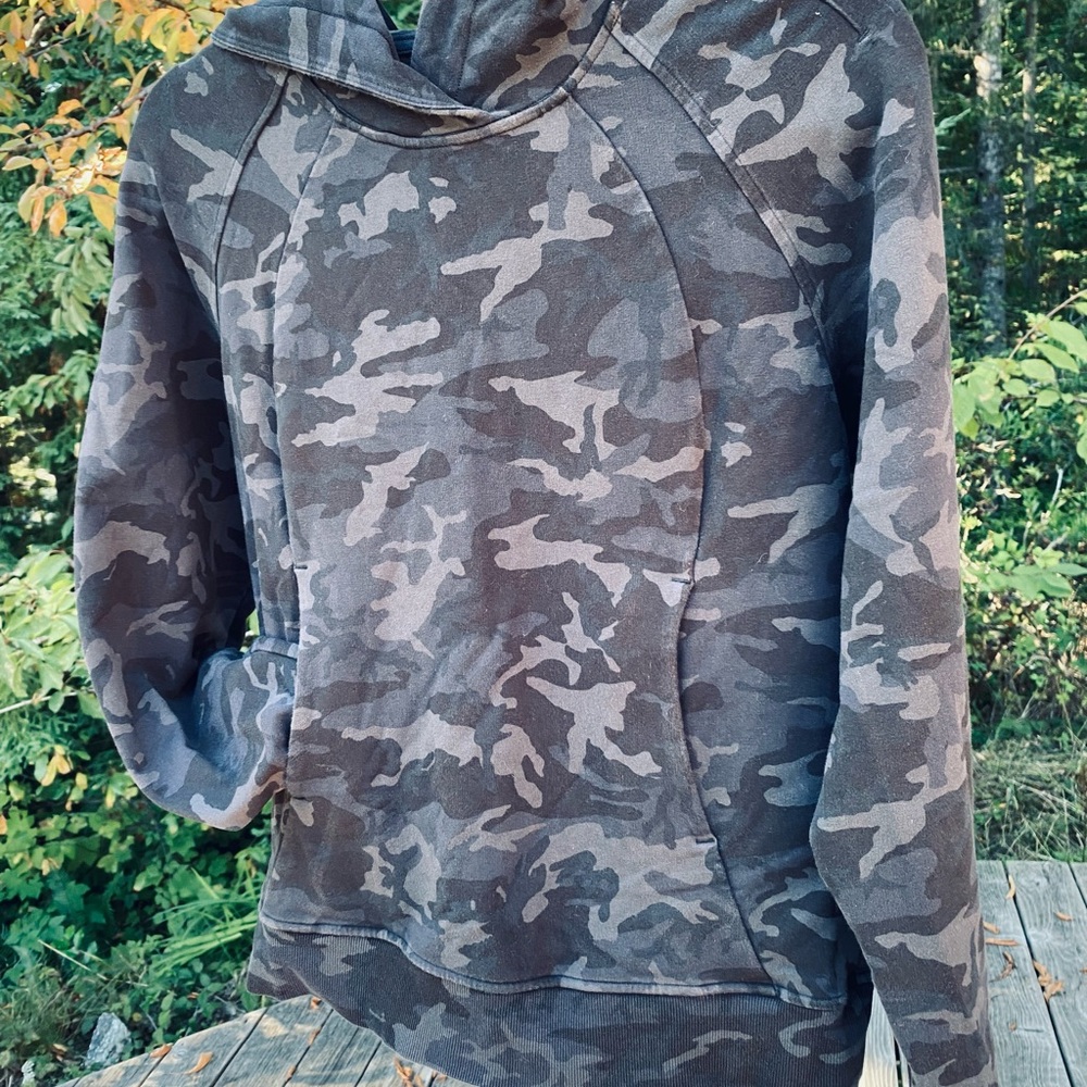 Lululemon camo hoodie size 4 - Picture 4 of 5